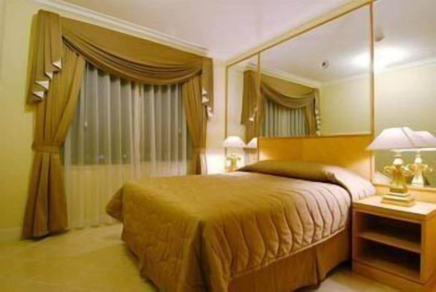 Batavia Hotel & Serviced Apartments Джакарта Экстерьер фото