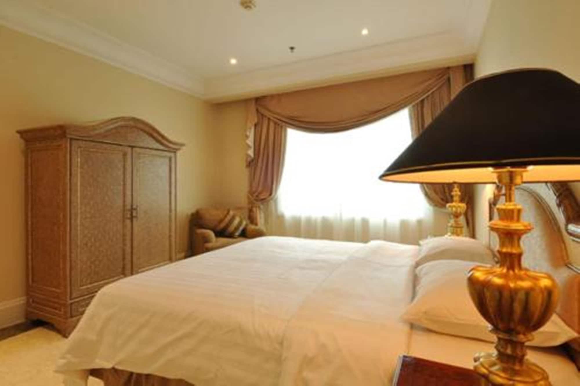 Batavia Hotel & Serviced Apartments Джакарта Экстерьер фото