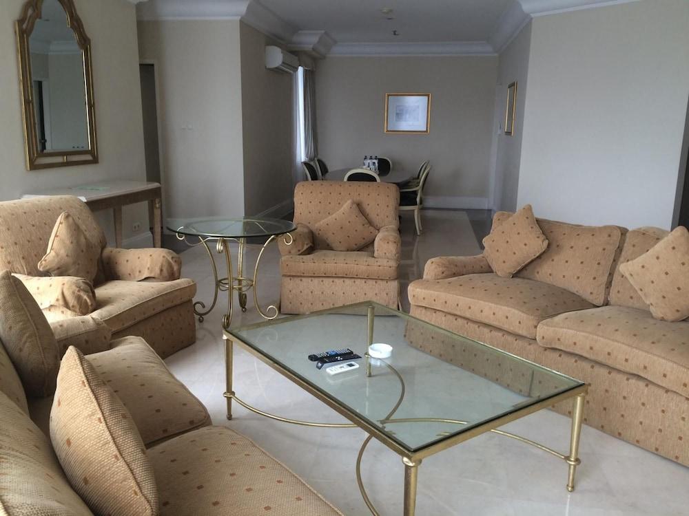 Batavia Hotel & Serviced Apartments Джакарта Экстерьер фото