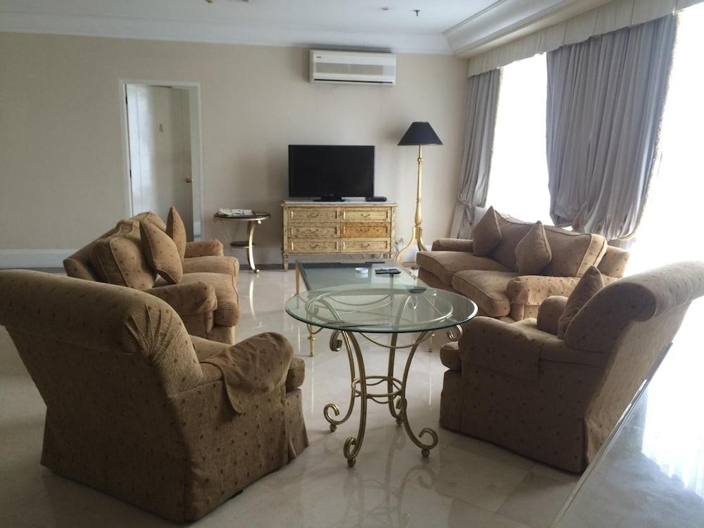 Batavia Hotel & Serviced Apartments Джакарта Экстерьер фото