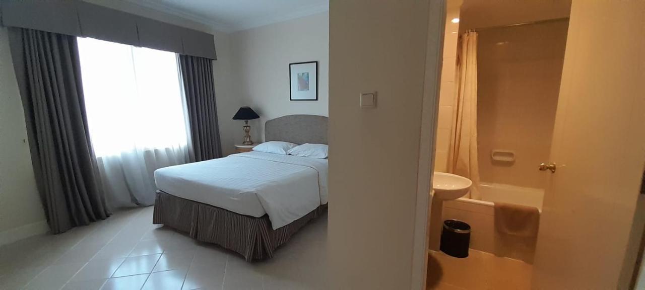 Batavia Hotel & Serviced Apartments Джакарта Экстерьер фото