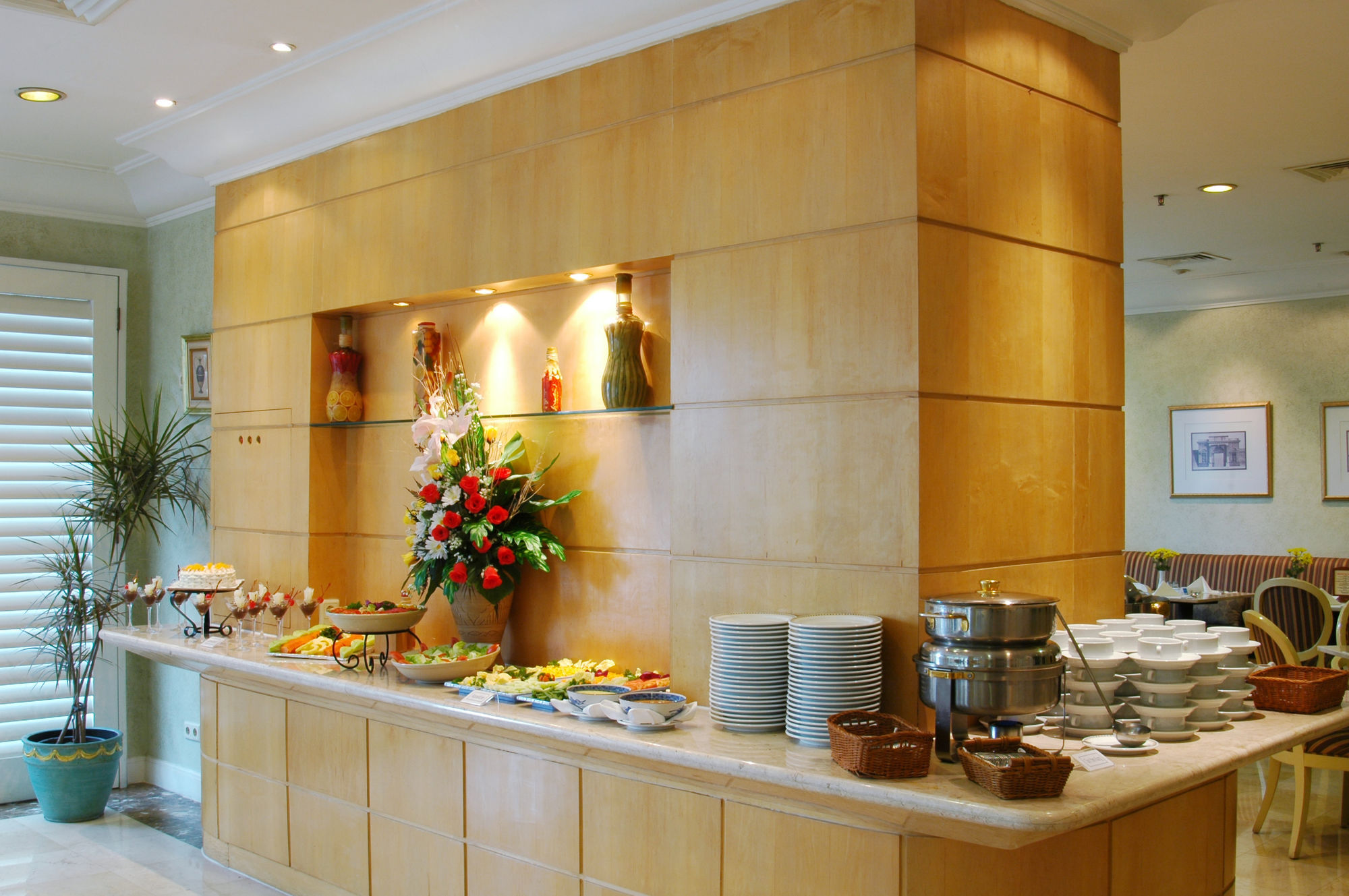 Batavia Hotel & Serviced Apartments Джакарта Экстерьер фото